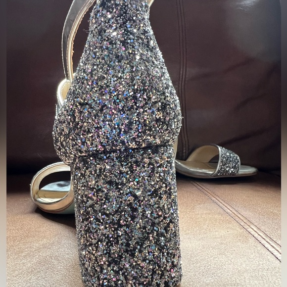 Women’s Betsy Johnson Silver Glitter Sparkle Dress Shoes - Picture 2 of 7